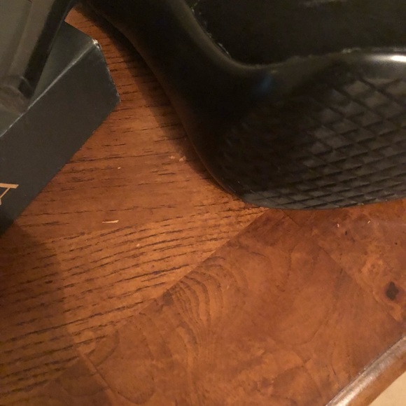 Caressa Women’s Taylor Platform Pump, Black Pony - Picture 4 of 5